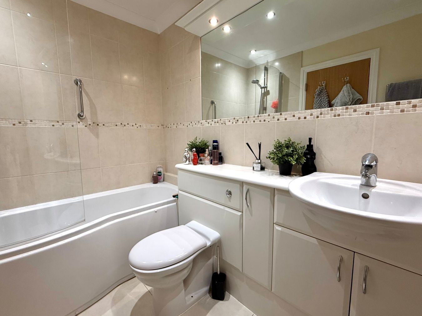 Abbey Place, Warfield, Bracknell, RG42 Image 5
