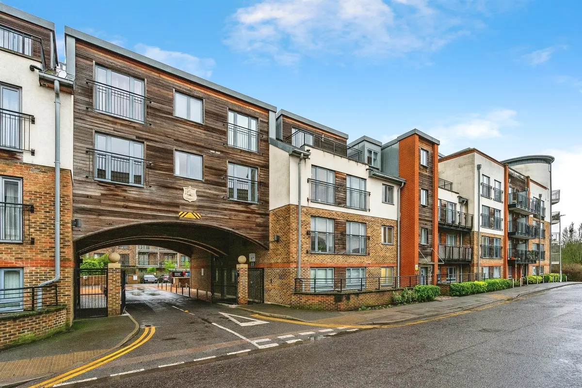 The Waterfront, Hertford