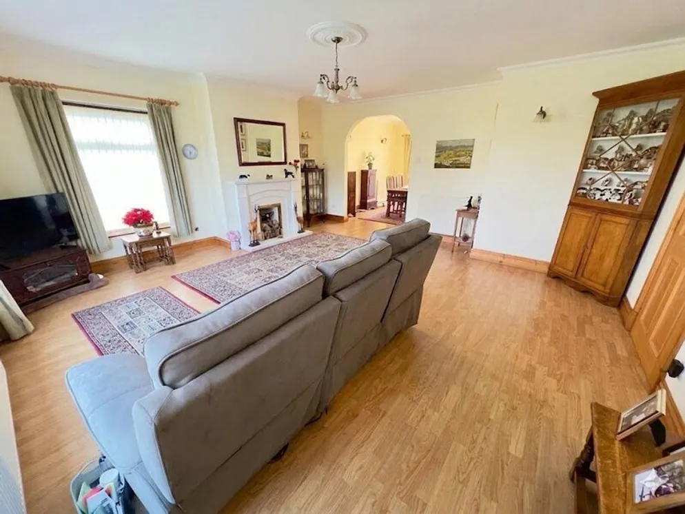 Property carousel item 4