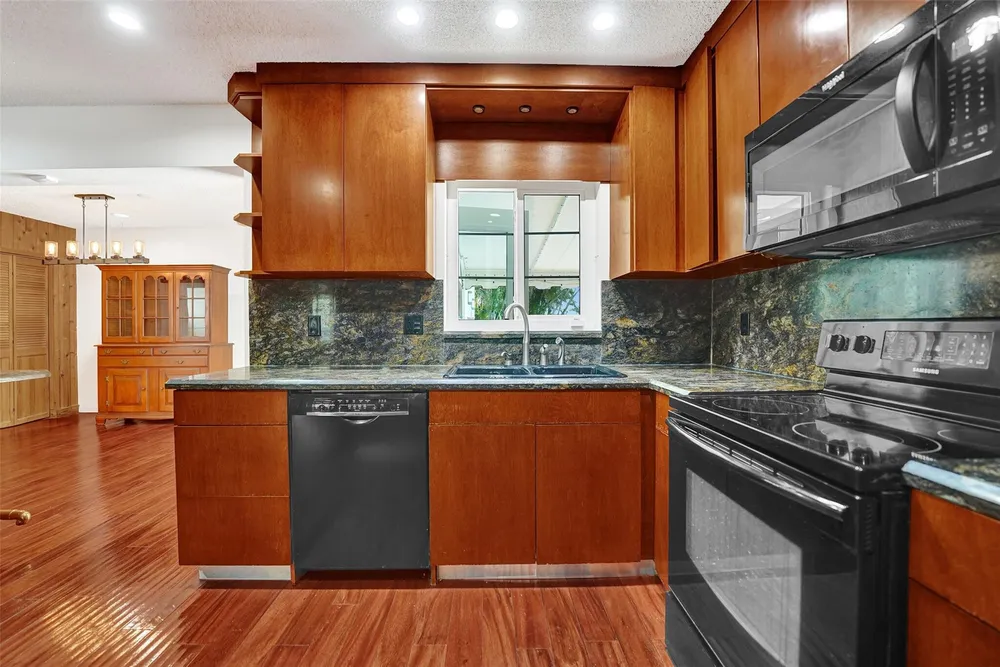 4731 NE 13th Ave, Oakland Park, FL 33334
