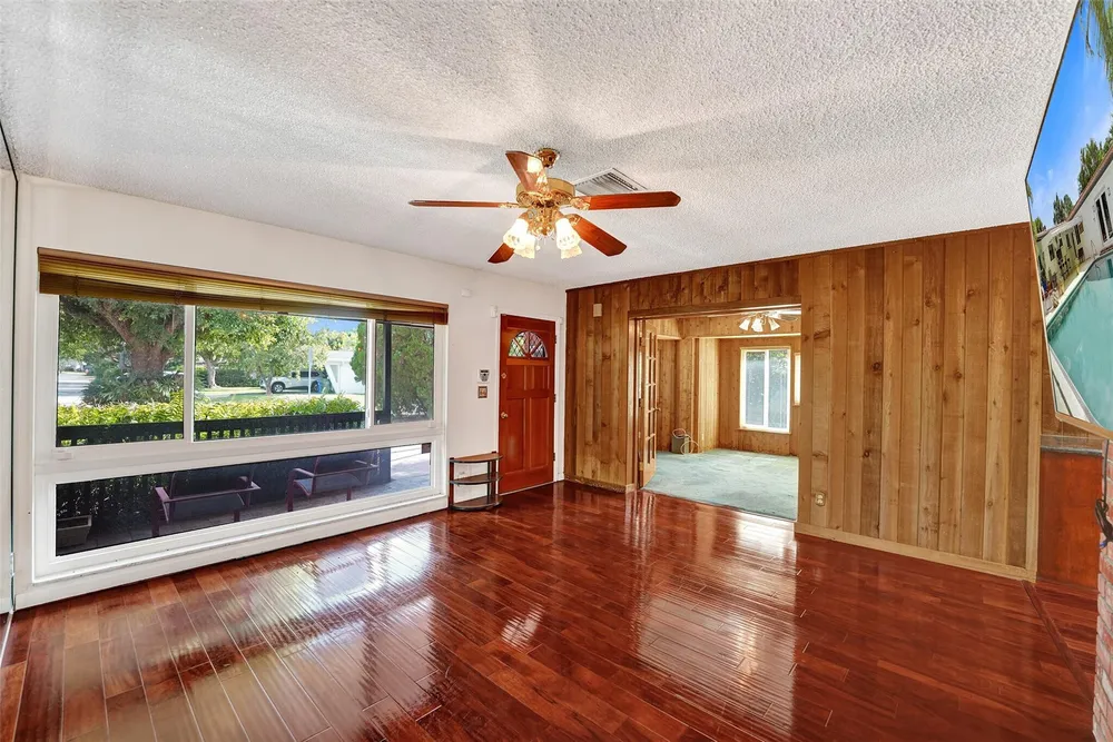 4731 NE 13th Ave, Oakland Park, FL 33334