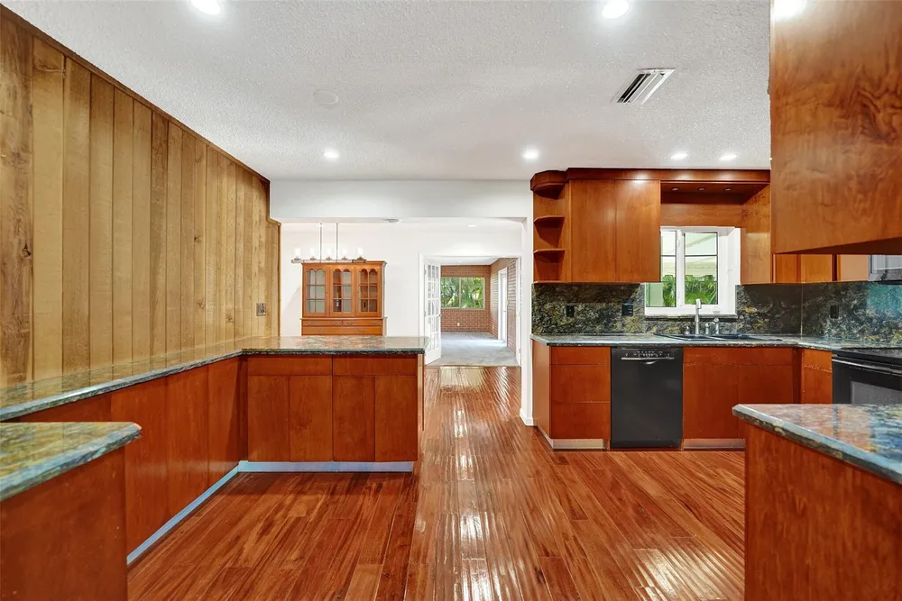 4731 NE 13th Ave, Oakland Park, FL 33334