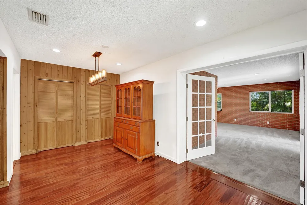 4731 NE 13th Ave, Oakland Park, FL 33334