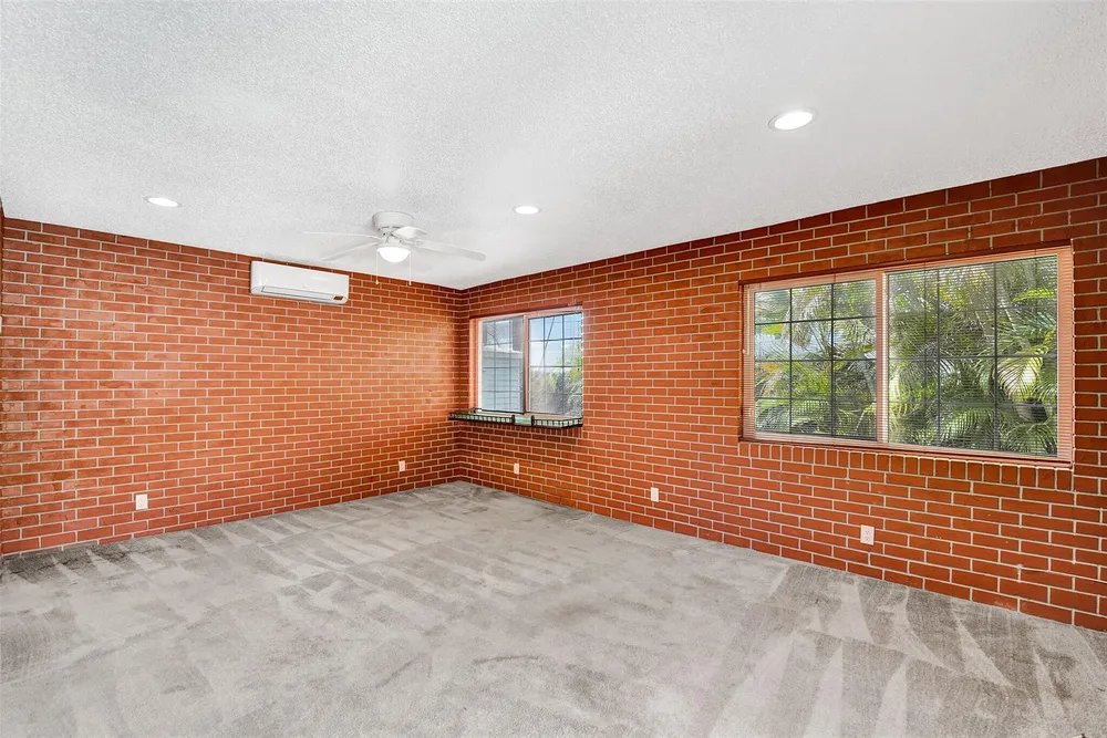 4731 NE 13th Ave, Oakland Park, FL 33334