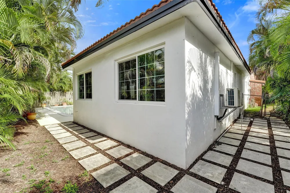 4731 NE 13th Ave, Oakland Park, FL 33334