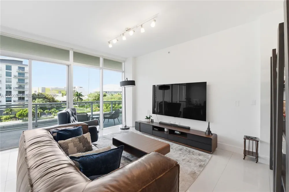 1090 NW N River Dr, Miami, FL 33136