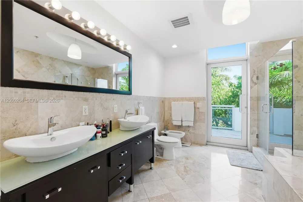 1090 NW N River Dr, Miami, FL 33136