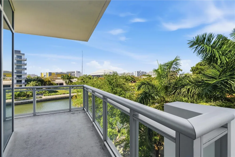 1090 NW N River Dr, Miami, FL 33136