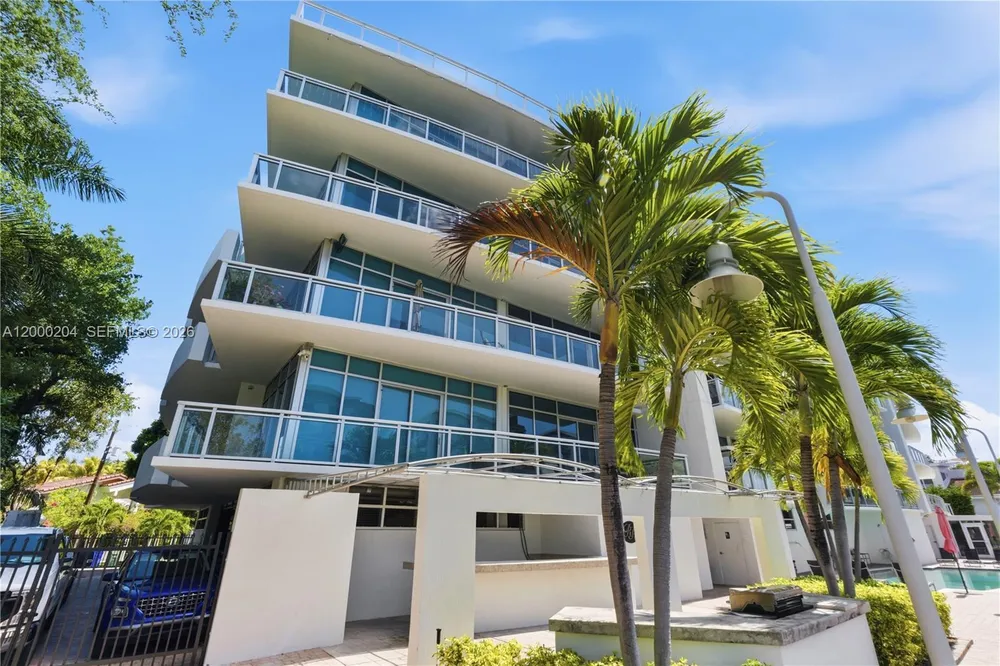 1090 NW N River Dr, Miami, FL 33136