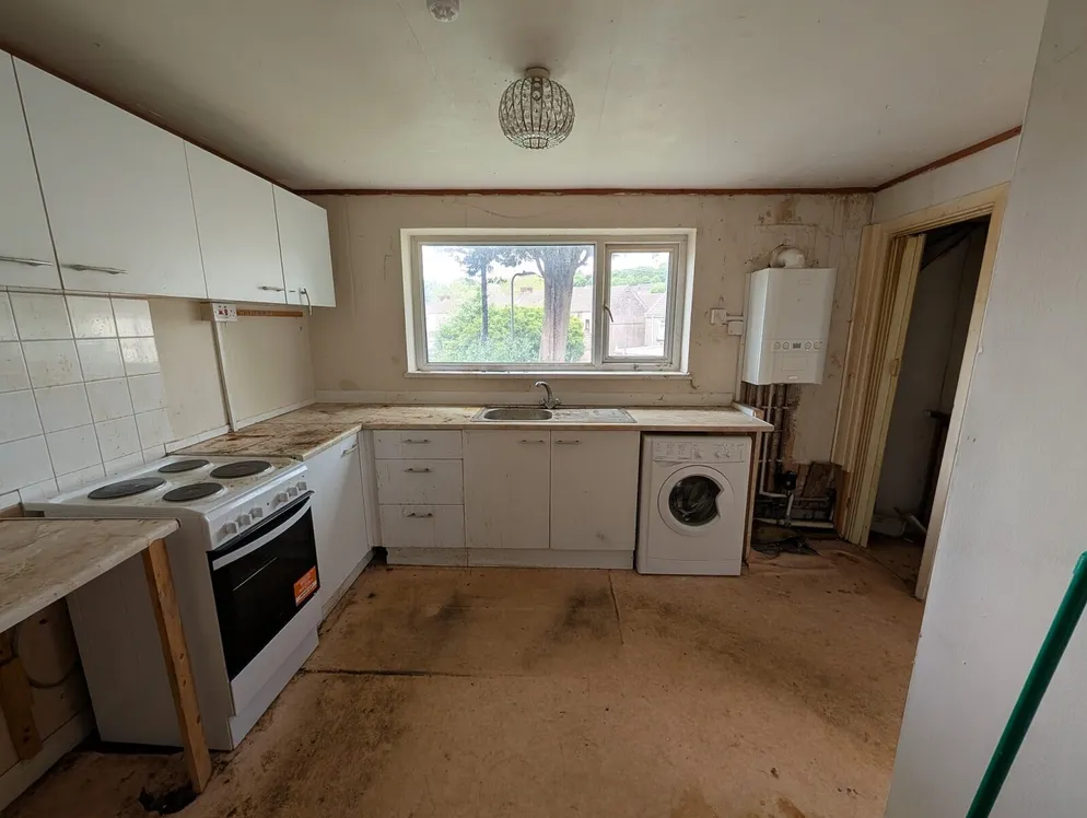 Property carousel item 4