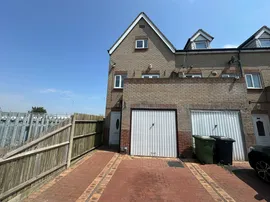 Queen Annes Road, Southtown, Great Yarmouth photo