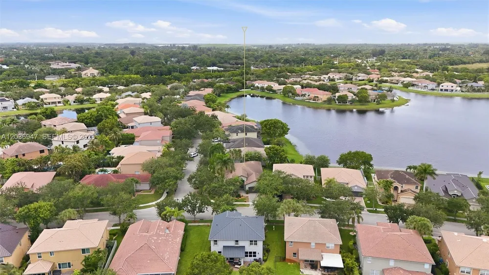 19308 Stonebrook St, Weston, FL 33332
