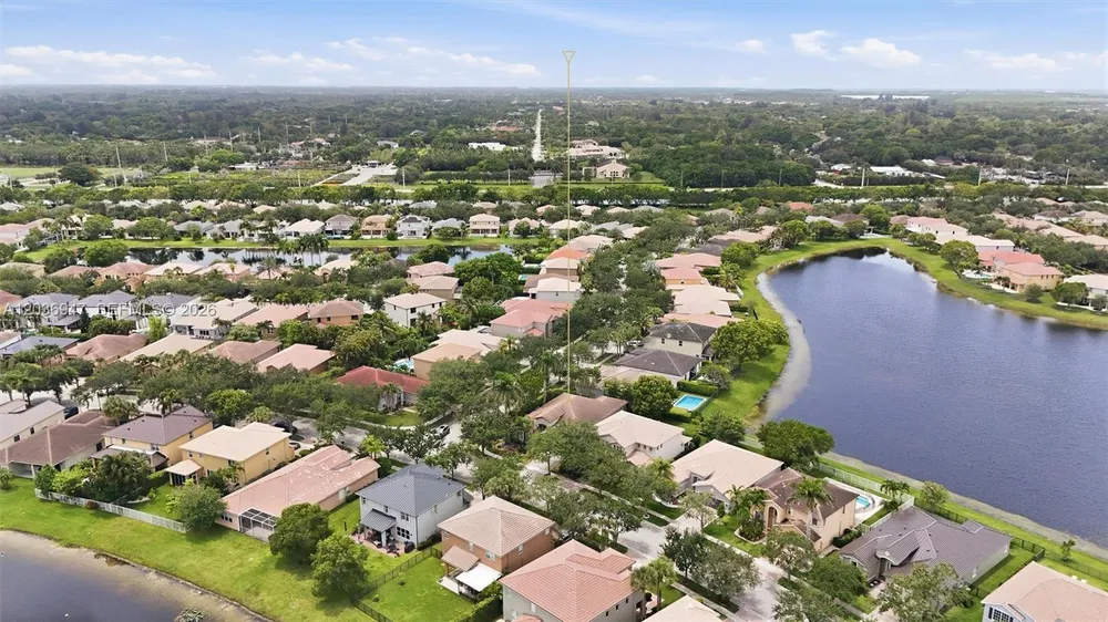 19308 Stonebrook St, Weston, FL 33332