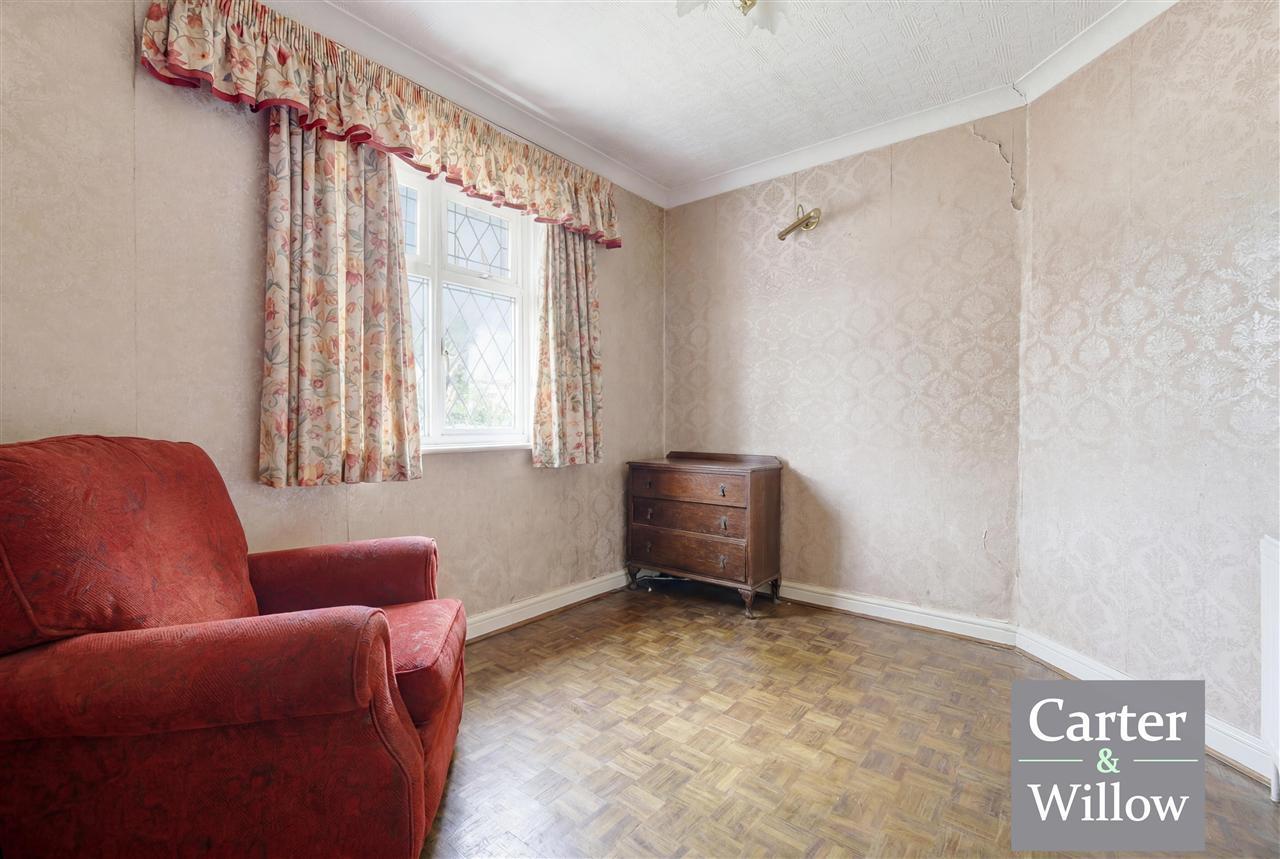 Valence Avenue, Essex Image 3