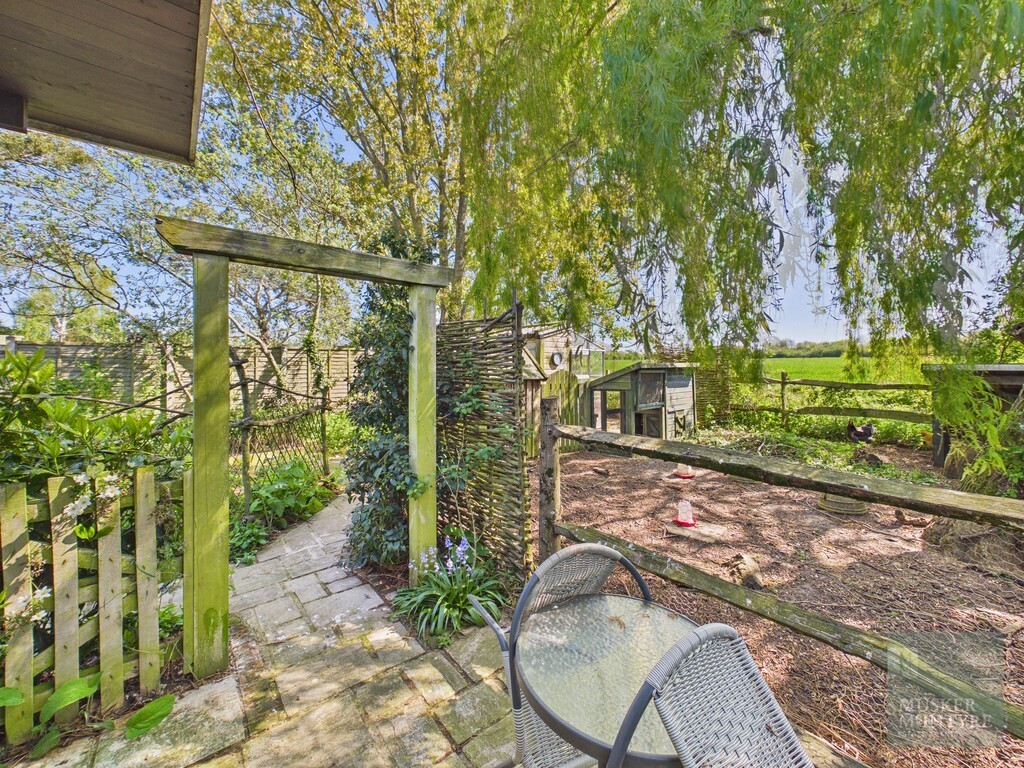 Top Road, Ilketshall St. Andrew, Beccles Image 3