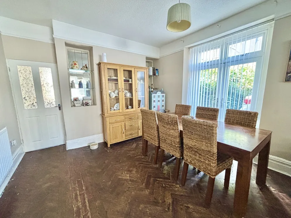 Property carousel item 4