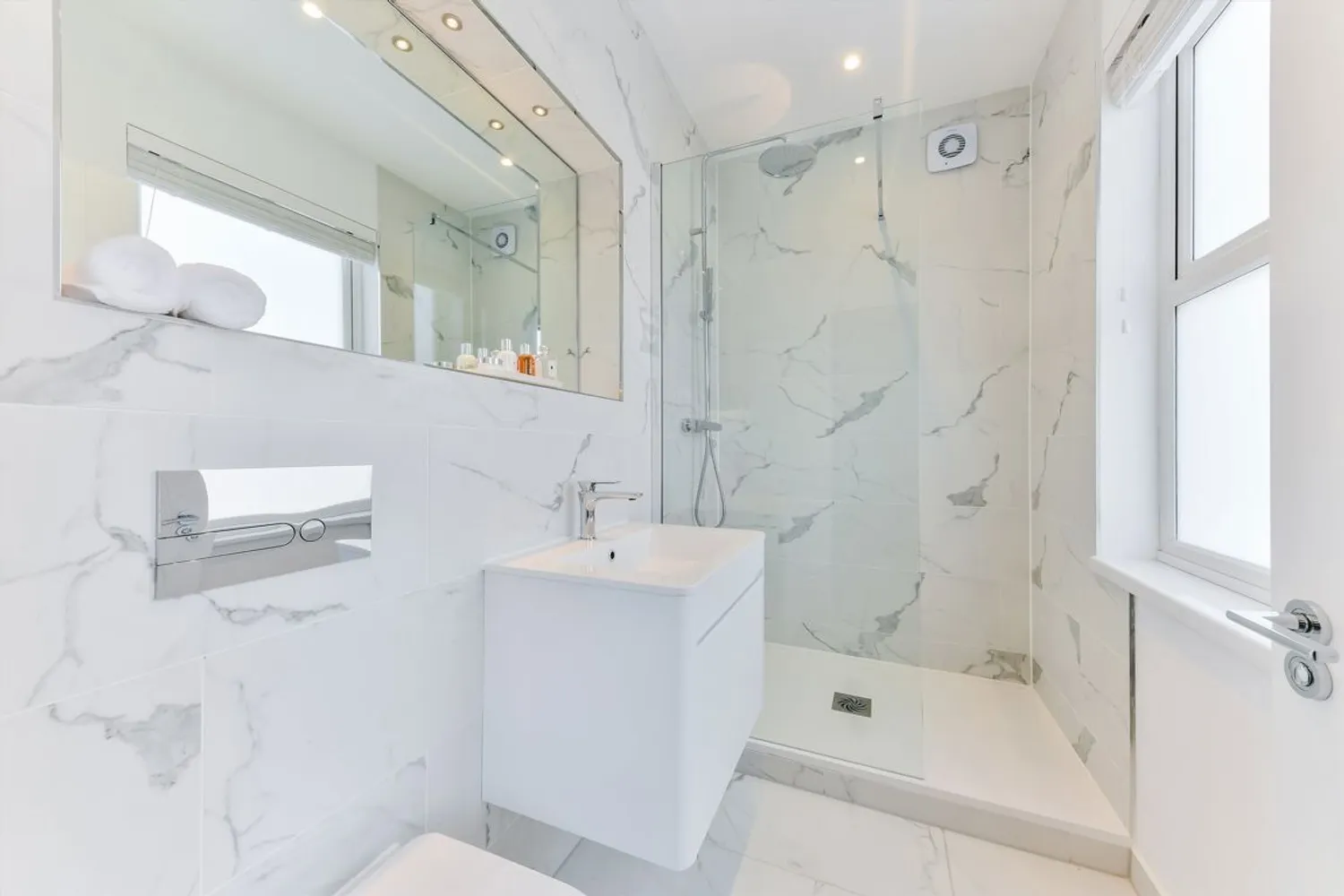Gogmore Lane, Chertsey, KT16 photo 5
