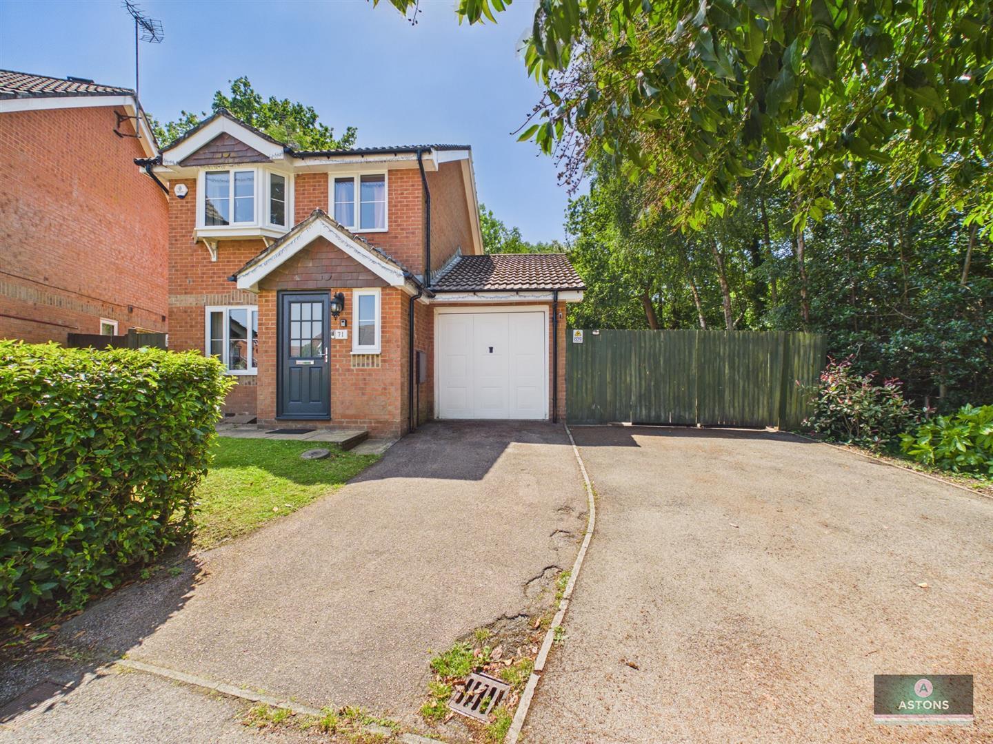 Matthews Drive, Maidenbower, Crawley Image 1