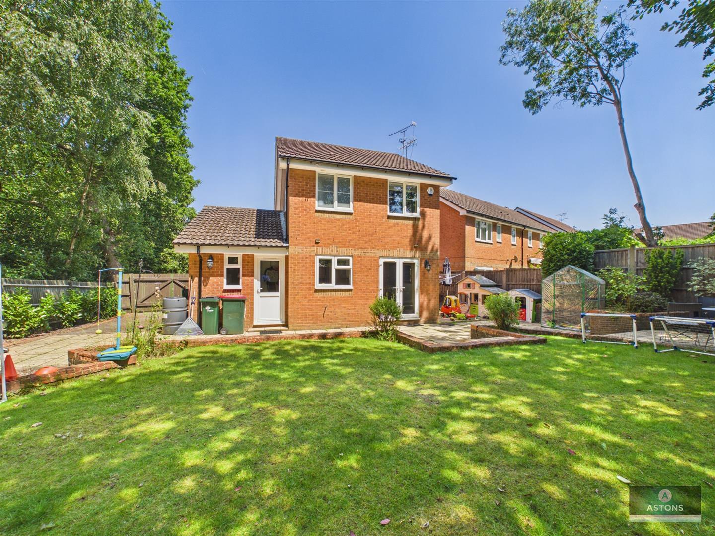 Matthews Drive, Maidenbower, Crawley Image 4