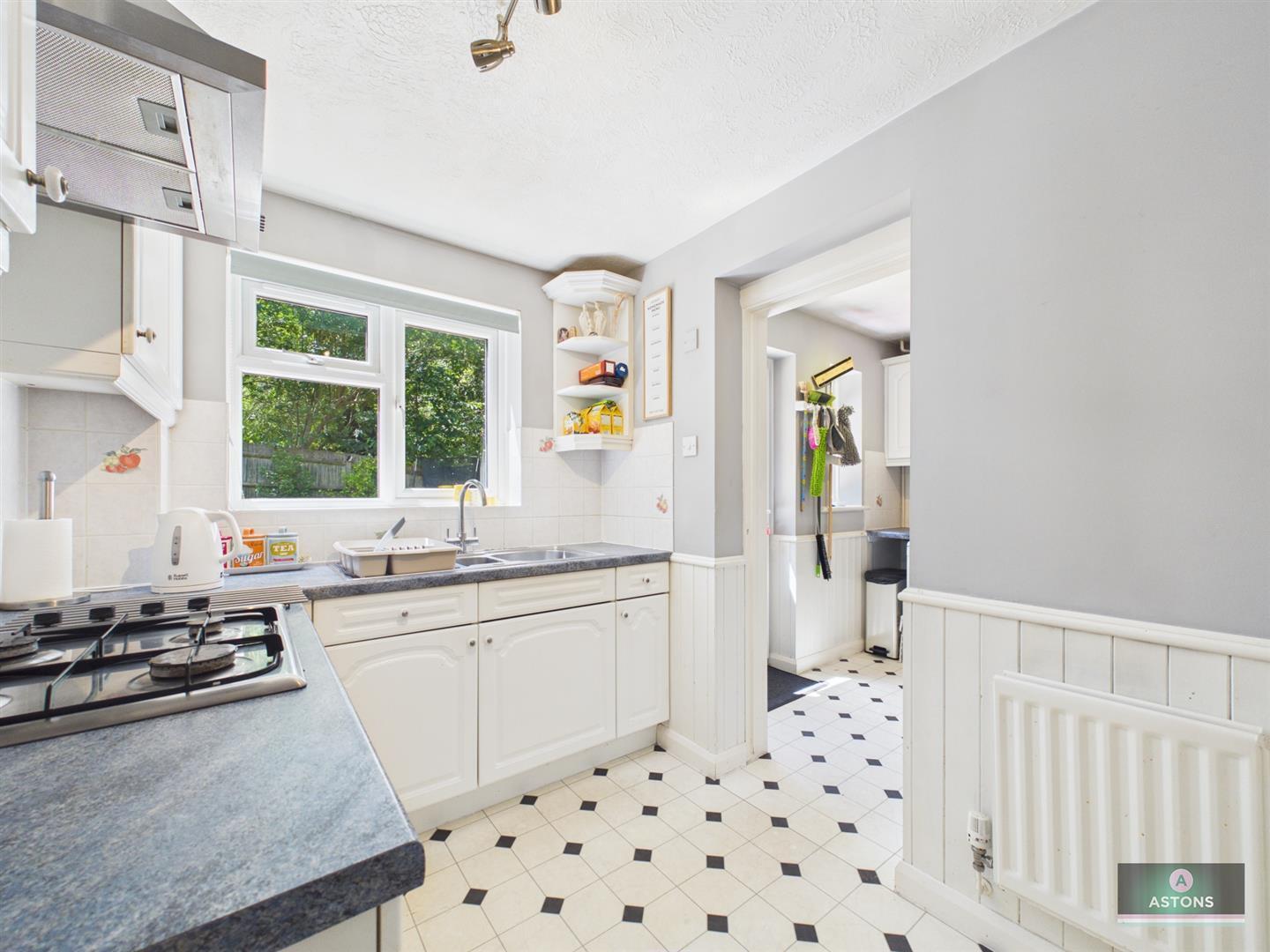 Matthews Drive, Maidenbower, Crawley Image 10