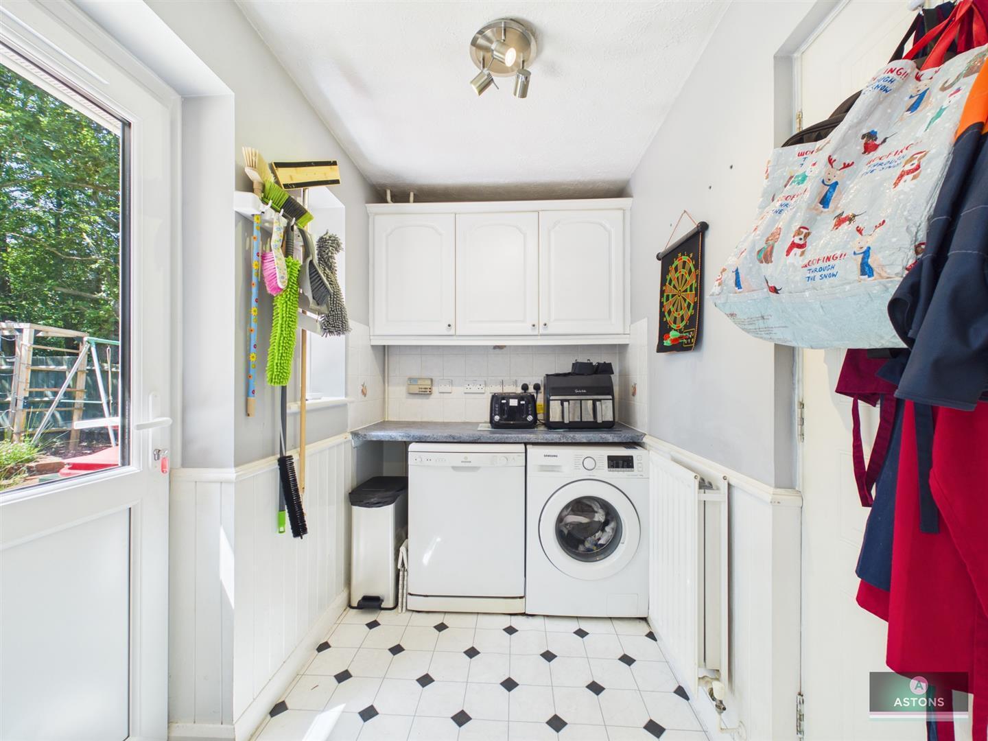Matthews Drive, Maidenbower, Crawley Image 11