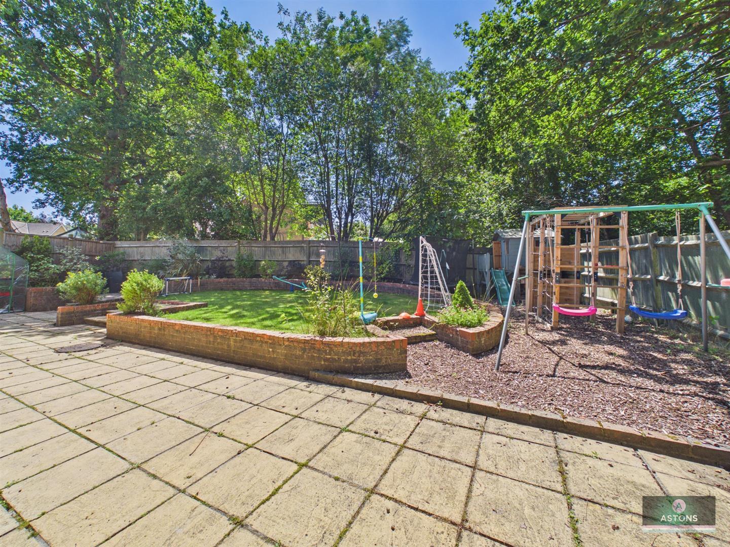 Matthews Drive, Maidenbower, Crawley Image 15
