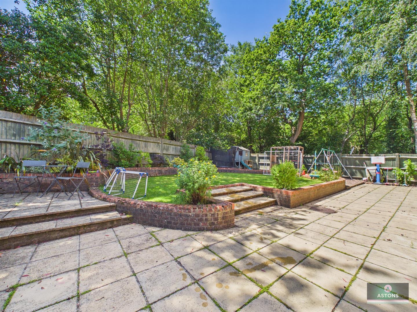 Matthews Drive, Maidenbower, Crawley Image 16