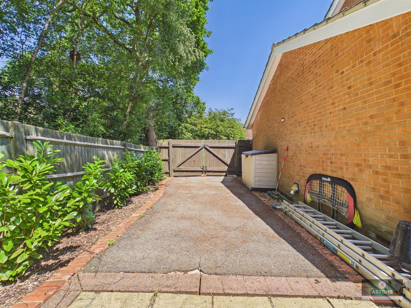 Matthews Drive, Maidenbower, Crawley Image 17
