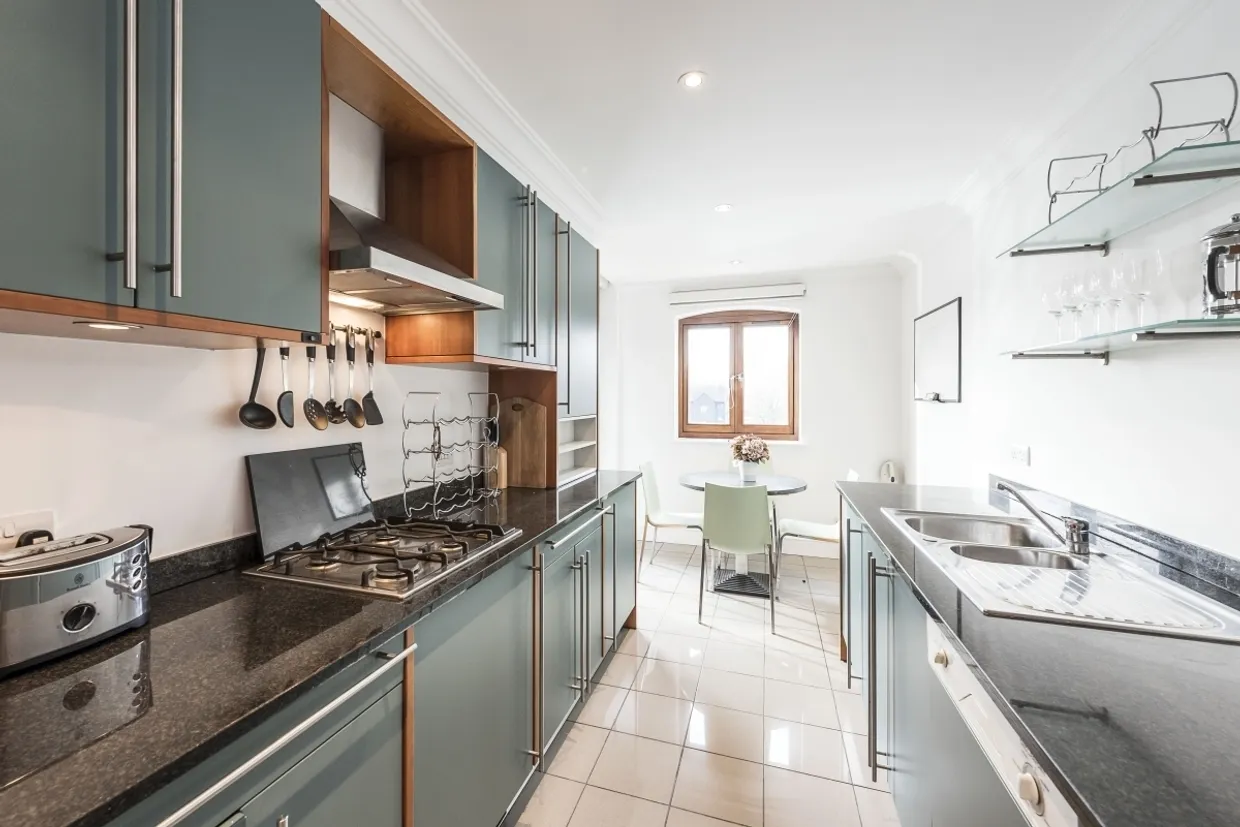 Sandpiper Court, St. Katherine Docks, E1W photo 3