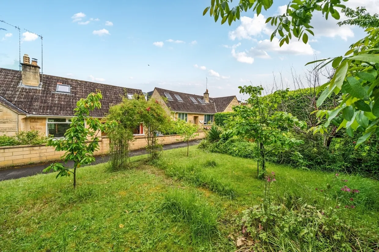 Holcombe Close Bath BA2 photo 1
