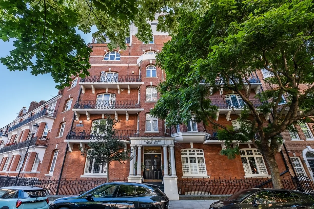 D'oyley Street London SW1X photo 15