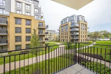 5 Pinewood Gardens Teddington TW11 photo 1