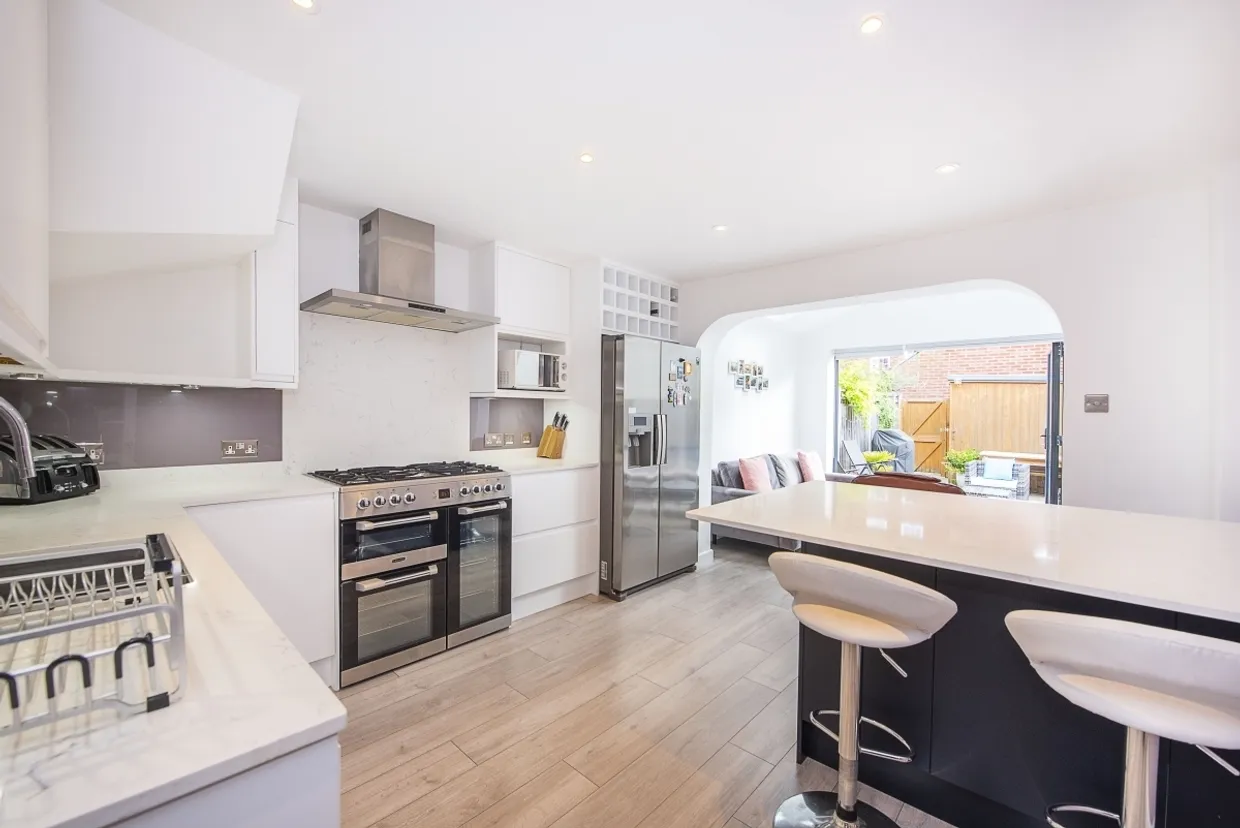 Park Crescent Twickenham TW2 photo 2