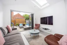 Park Crescent Twickenham TW2 photo 4