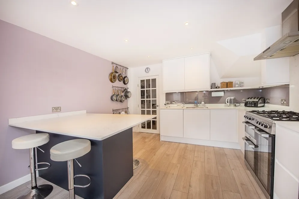 Park Crescent Twickenham TW2 photo 5