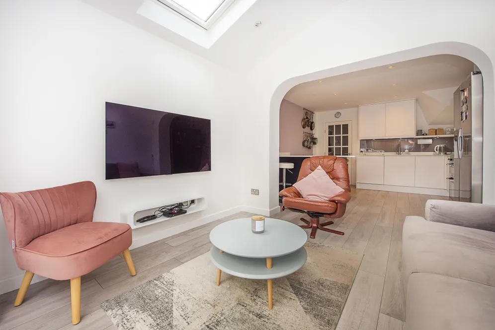 Park Crescent Twickenham TW2 photo 6