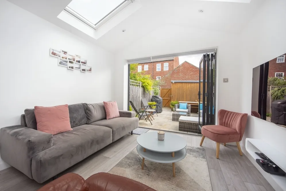 Park Crescent Twickenham TW2 photo 7