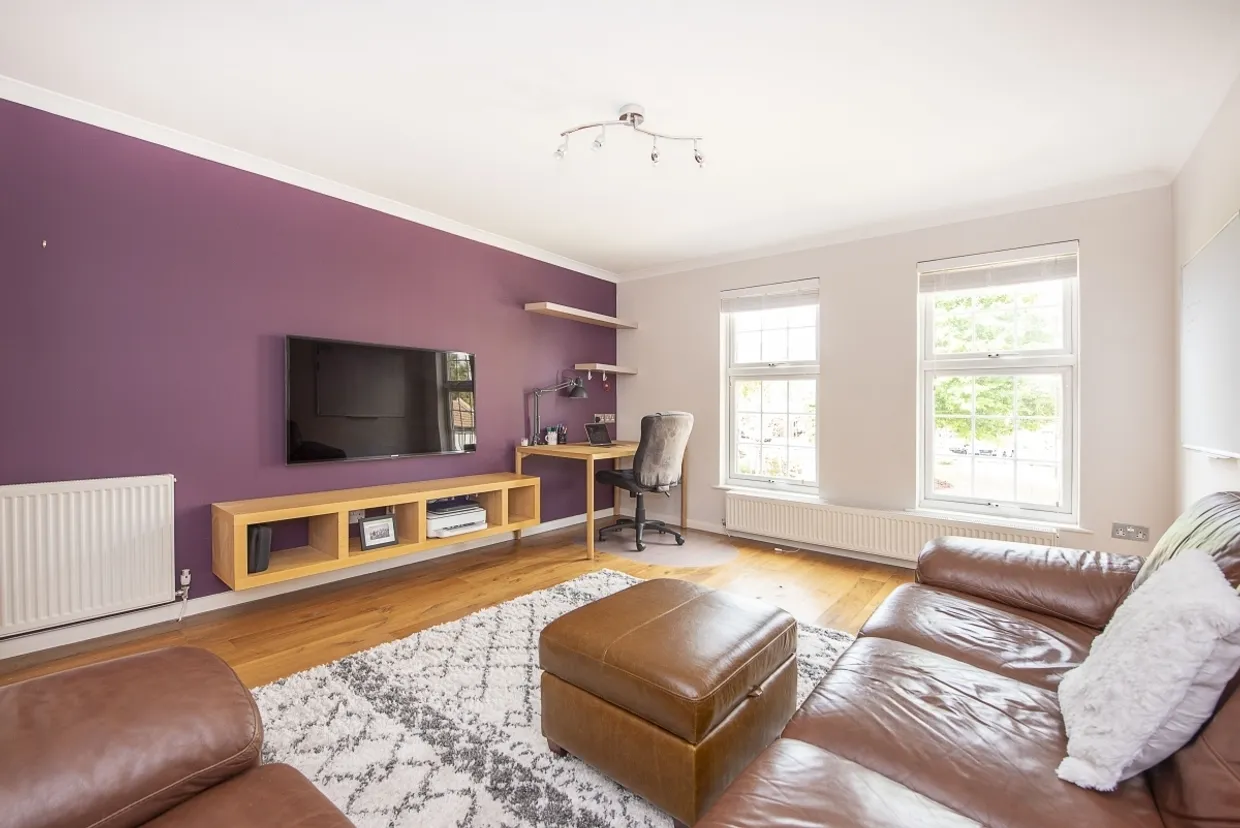 Park Crescent Twickenham TW2 photo 8