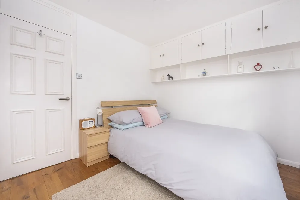 Park Crescent Twickenham TW2 photo 12
