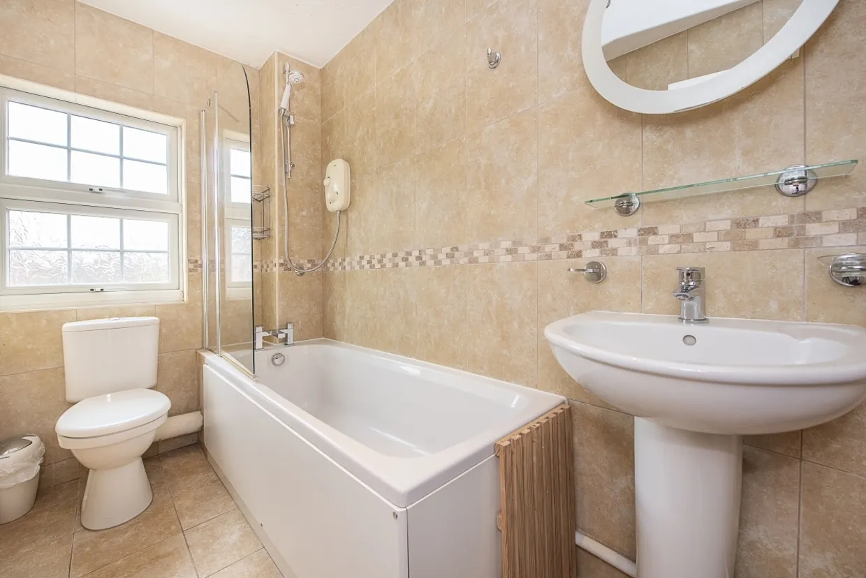 Park Crescent Twickenham TW2 photo 13