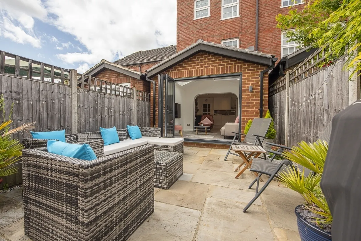 Park Crescent Twickenham TW2 photo 15