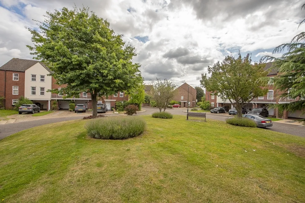 Park Crescent Twickenham TW2 photo 16