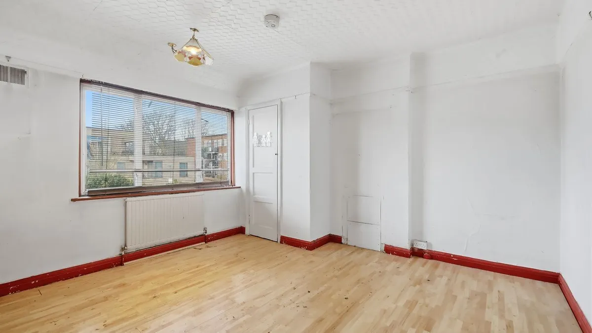 Crest Road, London, NW2