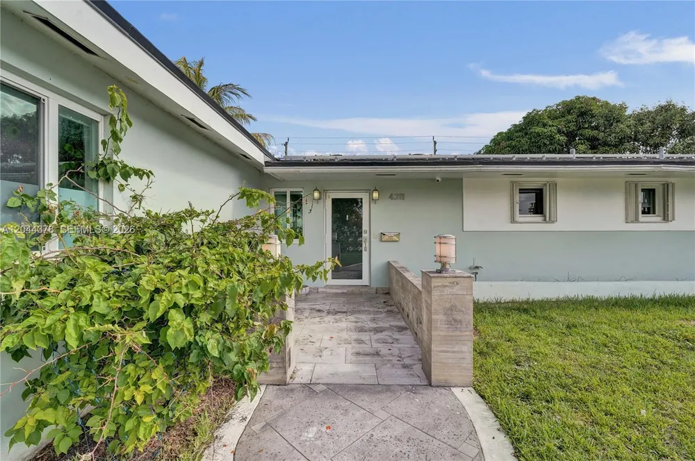 4311 Hayes St, Hollywood, FL 33021