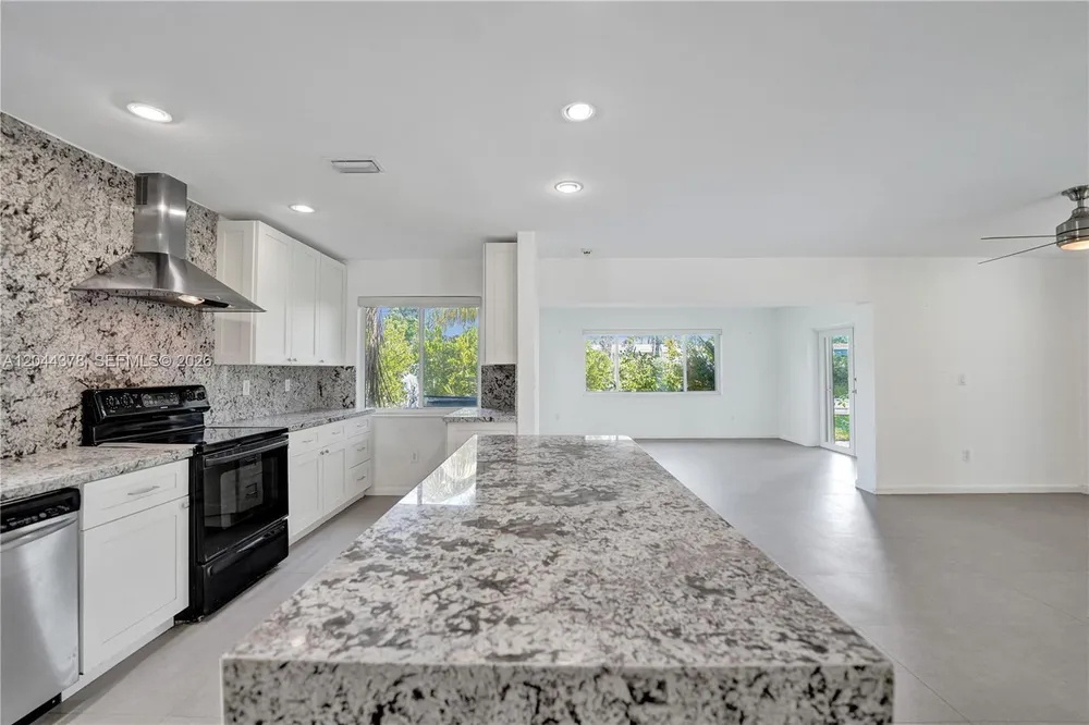 4311 Hayes St, Hollywood, FL 33021