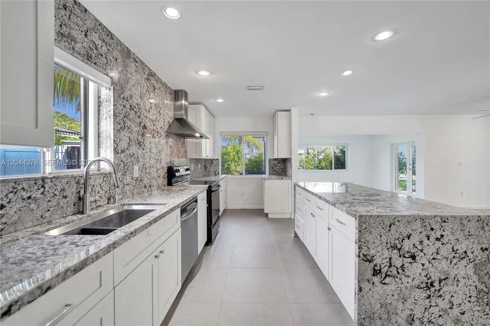 4311 Hayes St, Hollywood, FL 33021