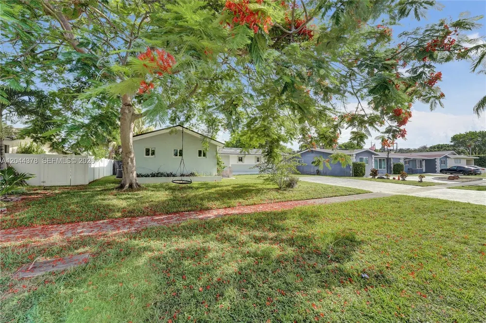 4311 Hayes St, Hollywood, FL 33021