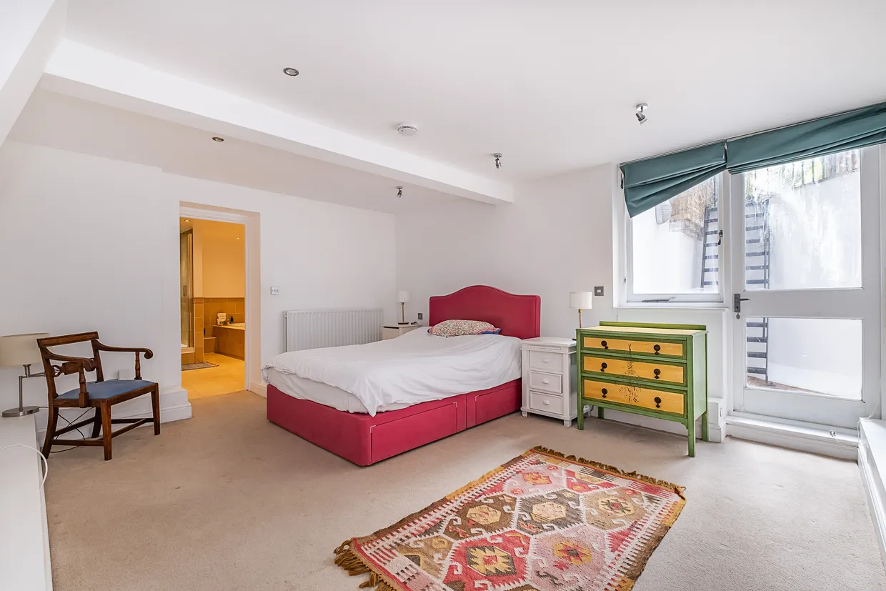 Upper Richmond Road, London, SW15 photo 9