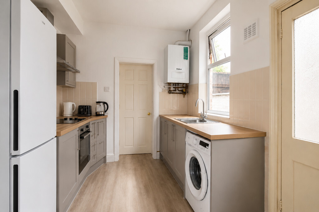 Room 4 of 4, Hollis Road, Coventry Image 2