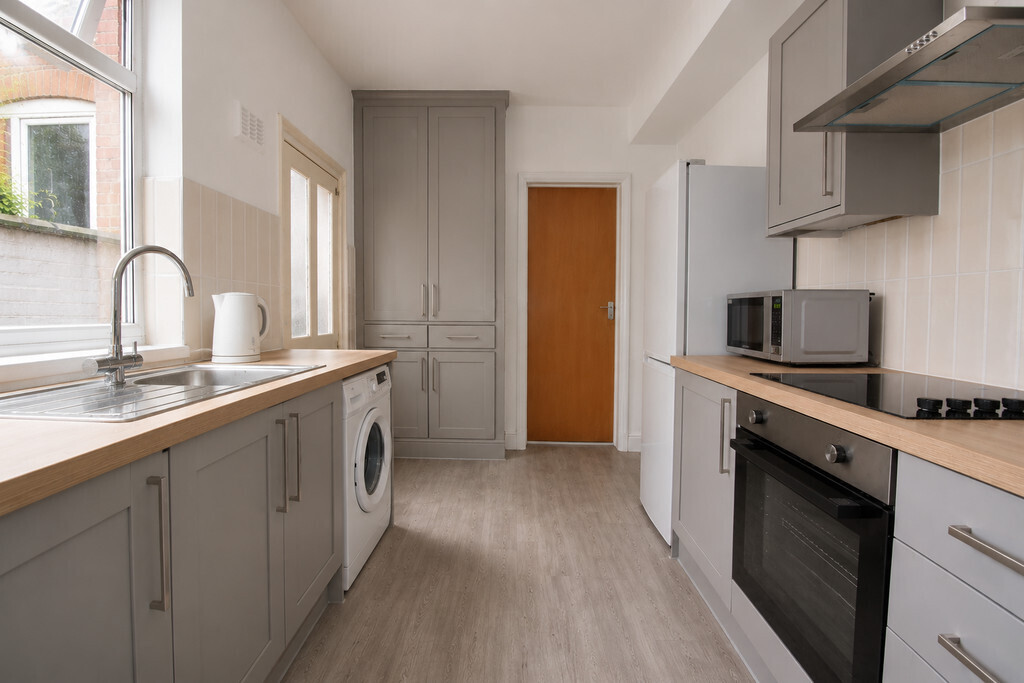 Room 4 of 4, Hollis Road, Coventry Image 3